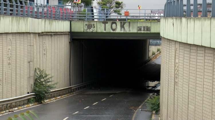 <p>Şu anda trafik akımı yönünden iptal edilmiş, tamamen o yapıyı ortadan kaldırıp trafik şeritlerine ilave veya peyzaj düzenlemesiyle oradaki alan tekrar hizmete kazandırılabilir" diye konuştu.</p>

<p> </p>

<p>​</p>
