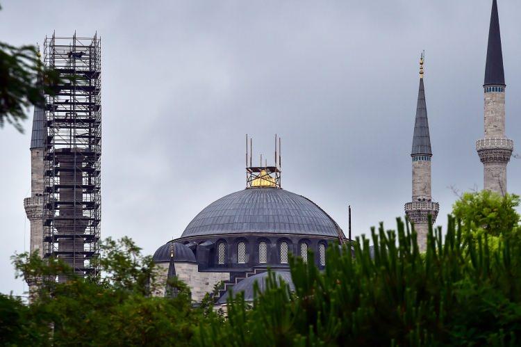 <p>2017 yılında Sultanahmet Camii'nde başlanan restorasyonun 2020'nin sonunda bitmesi planlanıyordu. </p>