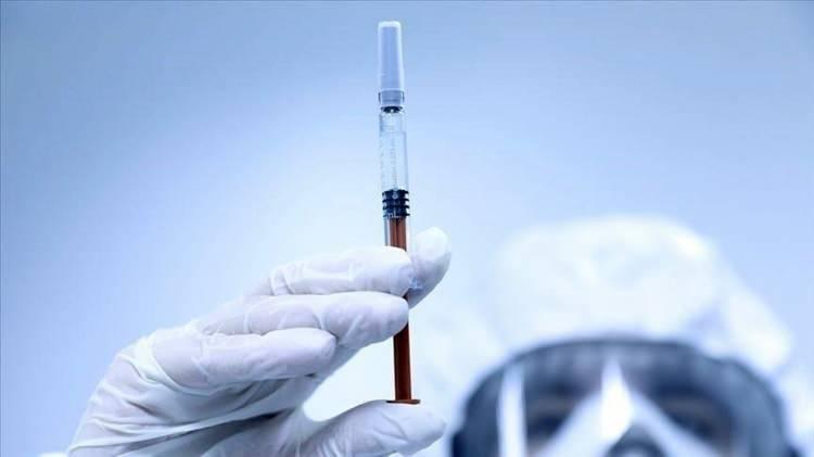 <p>Ortalama 43 günlük izlemden sonra toplamda 150 Kovid-19 vakası, PCR ile teyit edildi. İkinci dozdan 14 gün sonra, aşı grubunda 9 semptomatik Kovid-19 vakası, plasebo grubunda ise 32 vaka bildirildi. Yapılan analizler sonucunda bunun yüzde 83,5'lik bir etkinliğe tekabül ettiği tahmin ediliyor."</p>