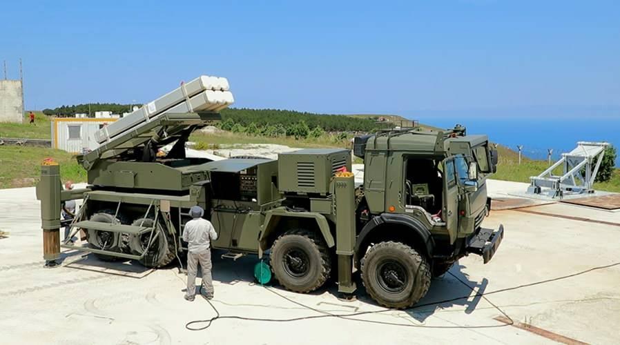 <p><strong>TRLG-230 Lazer Güdümlü Füze</strong></p>
<p>Roketsan, TRG-300 ve TRG-122 füzelerine benzer özelliklere sahip olan TRG-230 Füzesi’ne lazer arayıcı başlık entegrasyonu gerçekleştirdi. TRLG-230 isimli bu lazer güdümlü topçu füzesi, oldukça alışılmamış bir konsept. 2020 yılı içerisinde ilk kez tanıtılan bu füzenin geliştirilme amacı ise İHA sistemleri ile topçu birlikleri arasında müşterek operasyon sağlamak.</p>