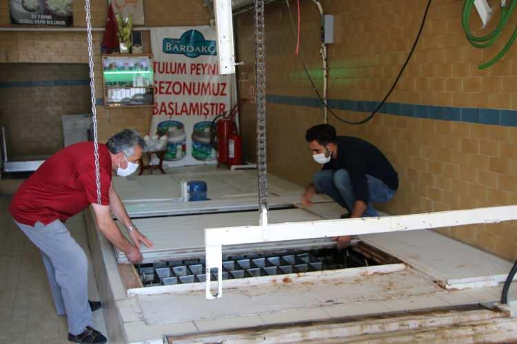 <p>Deponun 1945 yılında dedesinin babası tarafından kurulduğunu belirten Bardakçı, “Ben 4. nesil olarak işletmeye devam ediyorum. Bu işletme bize dedemizden miras kaldı. Sembolik olarak da olsa işletmemizi sürdürüyoruz.</p>