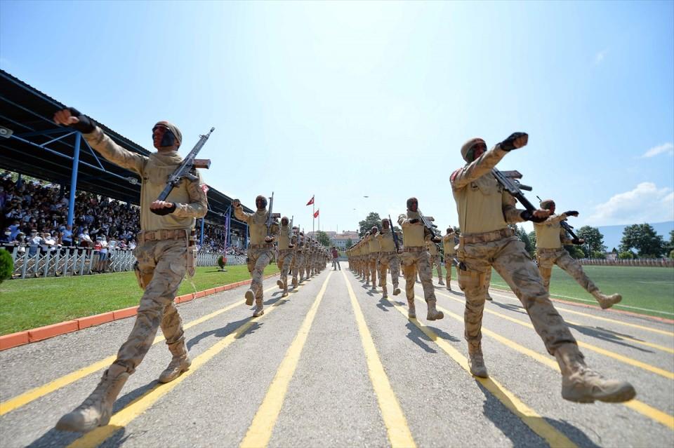 <p>Türk jandarması, dünyadaki en modern, en yüksek kapasiteli ve en tecrübeli birkaç jandarma teşkilatından birisidir. Dünyada itibarı ve gücü en yüksek jandarma teşkilatlarından birisidir. Bu milletin hem gururu hem de göz bebeğidir."</p>
