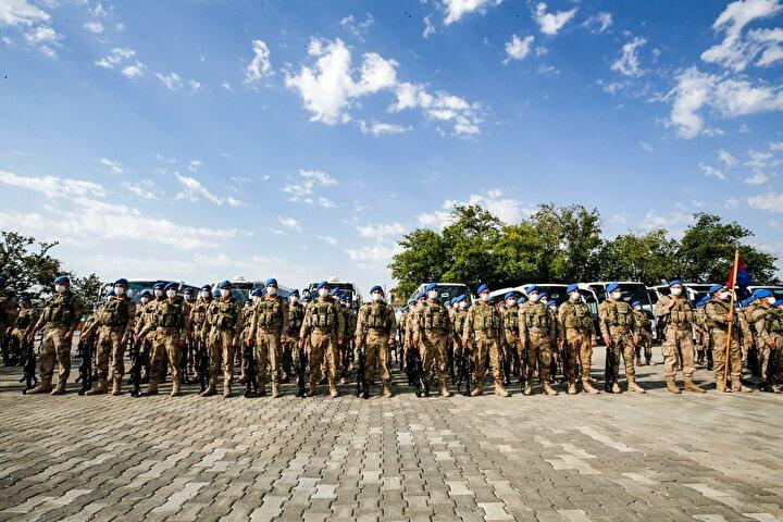 <p>Silvan Jandarma Komando Alay Komutanı Jandarma Albay Fatih Yılmaz, törende yaptığı konuşmada, milletin dualarının her zaman Mehmetçiğin yanında olduğunu söyledi.</p>