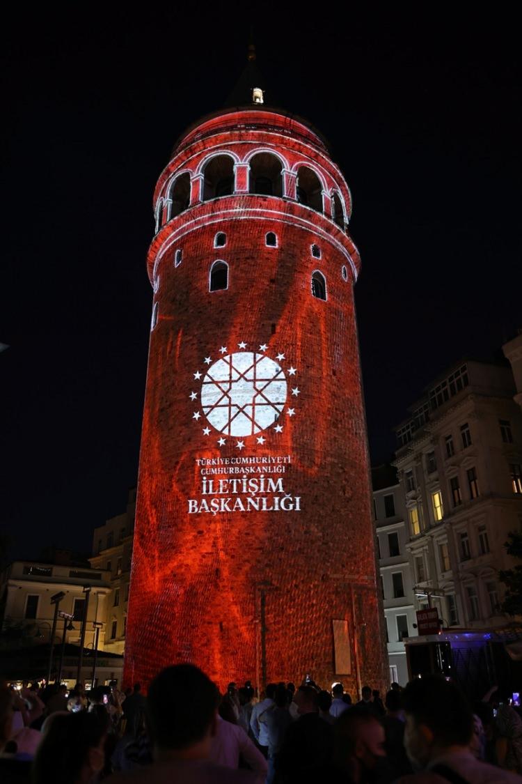 <p><strong>İSTANBUL</strong></p>

<p>15 Temmuz Demokrasi ve Milli Birlik Günü'nde Galata Kulesi ile Ayasofya-i Kebir Cami-i Şerifi 15 Temmuz'a özel görsellerle ışıklandırıldı.</p>
