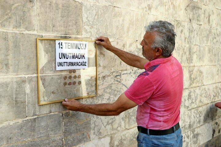 <p>Burada uzun süredir insanlara paralar üzerindeki detayları anlatıyoruz. Pandemi döneminde uzun süre kapalı kaldık. Sokağa çıkma kısıtlamalarıyla müzemizin ziyaretçi sayısı düştü. Kısıtlamaların kalkmasıyla insanlar müzeye gelerek paraları inceliyor. Yılda ortalama 5 bin kişi buraya gelerek paraları yakından inceliyor" diye konuştu.</p>