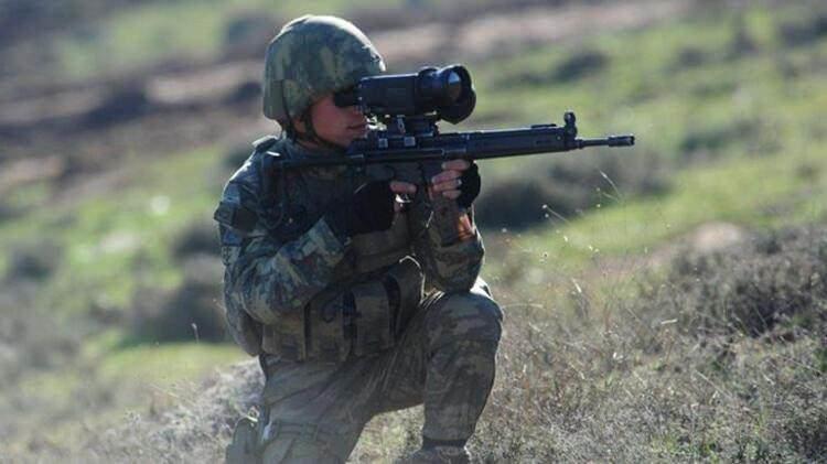 <p>“Afganistan’dan gelenlerin sınırdan kolaylıkla yurda geçtiği” yönündeki iddiaların gerçeği yansıtmadığını belirten güvenlik kaynakları, olası göç dalgasına yönelik ilgili birimlerce çalışmaların koordineli olarak yürütüldüğü bilgisini paylaştı.</p>

<p> </p>

