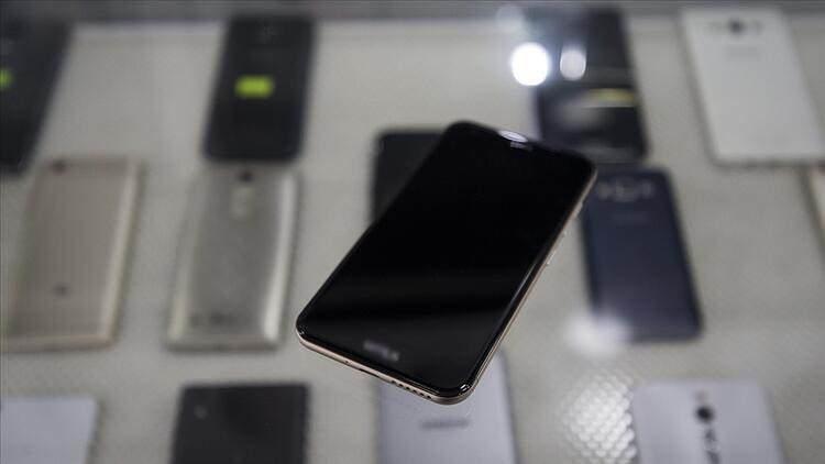 <p>KOŞULSUZ İADE MESELESİ </p>
<p>Eğer aynı arıza onarımlara rağmen 3 defa tekrarladıysa tüketiciye yine yeni telefon hakkı doğar. Herhangi bir arıza veya kırık için yetkisiz tamircilere götürülen telefonun 2 yıllık garantisi yok olur. Orijinal olmayan pil, şarj, kulaklık gibi aksesuarların kullanımından doğacak arızalar da garanti kapsamının sonlanmasına sebep olur.</p>