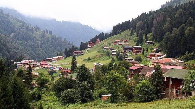 <p>Bu haftadan itibaren bölgede boş yer bulmak zorlaştı. Özellikle deniz kenarlarındaki otellerde izolasyon odaları hariç tüm odalar doldu diyebiliriz. İç turizmdeki hareketliliğin ağustos sonuna kadar devam etmesini bekliyoruz” diye konuştu.</p>
