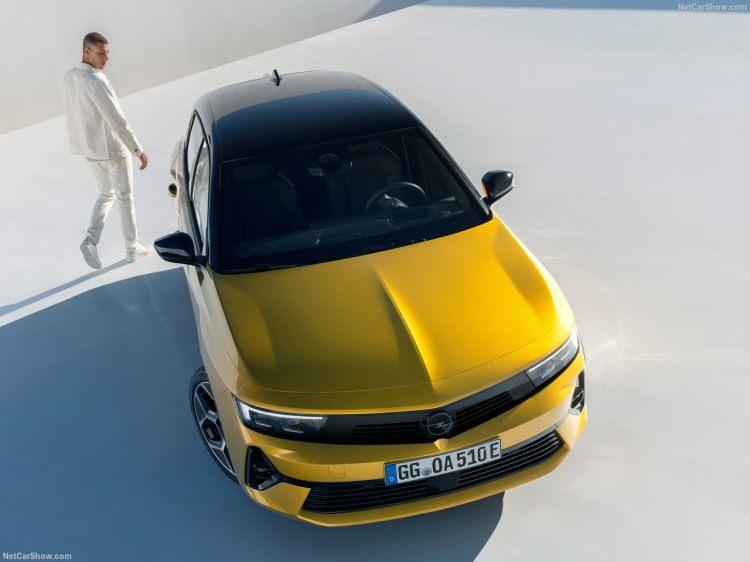 <p>Yeni Opel Astra, 2022 yılında Türkiye’de yollara çıkmaya başlayacak.</p>