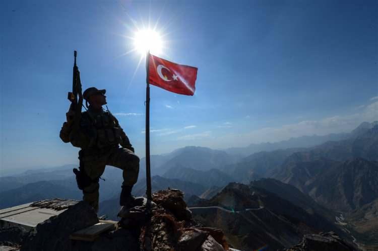 <p>KIDEM VE İŞSİZLİK MAAŞI</p>

<p>Askerliğini kısa dönem veya yedek subay, yedek astsubay olarak yapacak olan kişiler isterlerse askere giderken işten ayrıldıklarında kıdem tazminatını alabilecekler. Askere giden çalışanlar işsizlik maaşı da alabiliyor. </p>
