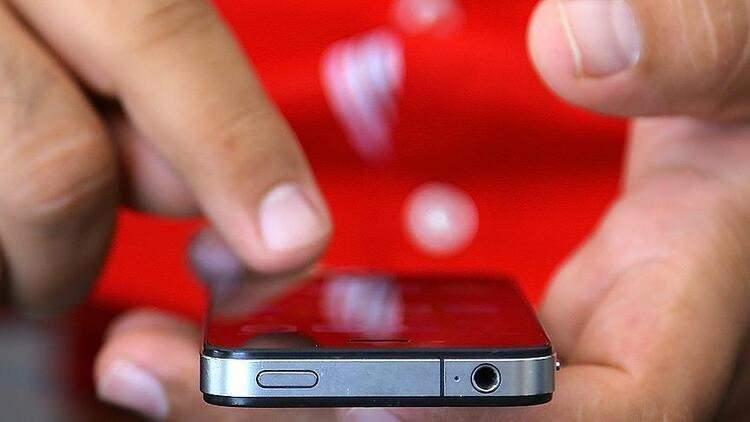 <p>Her ne kadar Tüketici Kanunu gereği bir mal 15 gün içinde herhangi bir sebep gösterilmeksizin koşulsuz iade edilebiliyor ise de bu cep telefonlarında uygulanmıyor. Ambalaj açıldıktan, SIM kart tanıtıldıktan sonra bu iade hakkı sonlanıyor.</p>