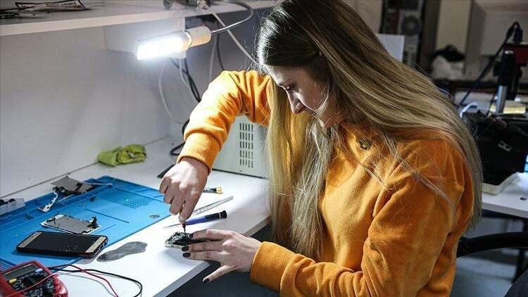 <p>TAMİR SÜRESİ 20 GÜN </p>
<p>Yasal yollarla ithal edilmiş cep telefonları için asgari 2 yıl garanti belgesi zorunluluğu var. Garanti, cep telefonunun üretim hatalarından kaynaklı arızaların yetkili servisler tarafından onarımını, onarım mümkün değil ise değişimini sağlar.</p>