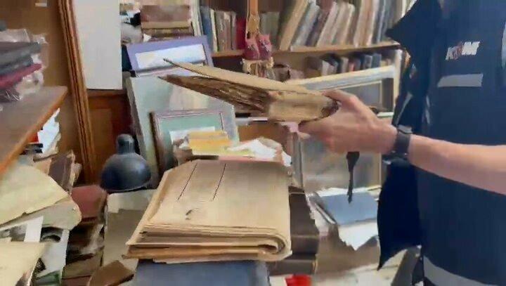 <p>L.S. ifadesinde belgeleri çalmadığını, Kastamonu'da bir çöp kutusunun içinde bulduğunu ileri sürdü.</p>