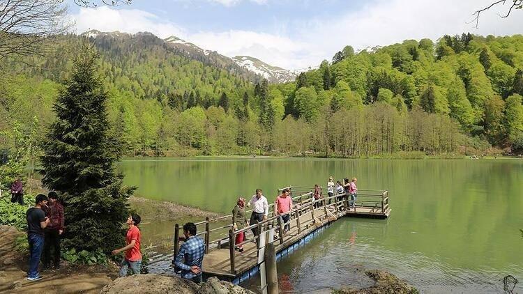 <p>KARADENİZ HAREKETLENDİ </p>

<p>Kısıtlamaların kaldırıldığı 1 Temmuz’dan itibaren Karadeniz bölgesinin hareketlenmeye başladığını vurgulayan Karadeniz Turistik İşletmeciler Derneği (KATİD) Başkanı Murat Toktaş, sözlerini şöyle sürdürdü:</p>
