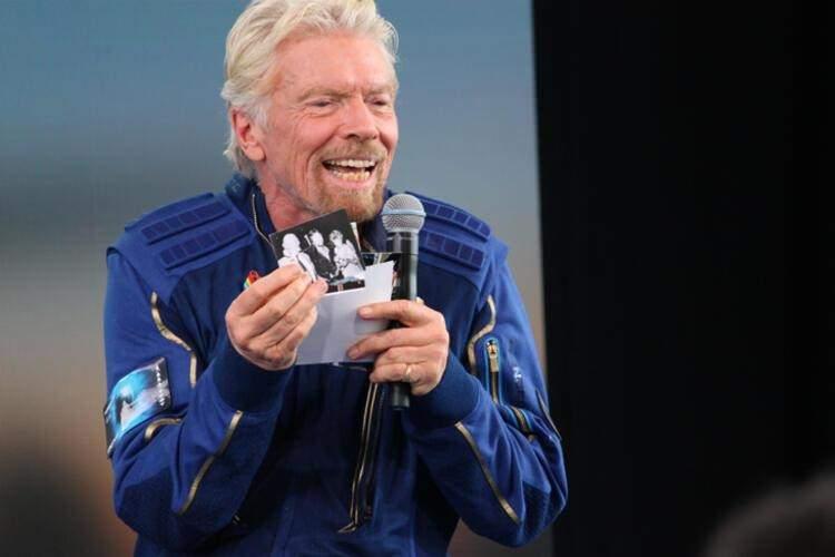 <p>Branson, resmi olarak hazırlanan ve izleyicilere sunulan bir videoda, "Annem bana asla vazgeçmememi ve yıldızlara ulaşmamı söyledi" diyor ve bu hayalini yıllar sonra 11 Temmuz 2021 tarihinde gerçekleştireceğini söylemişti.</p>