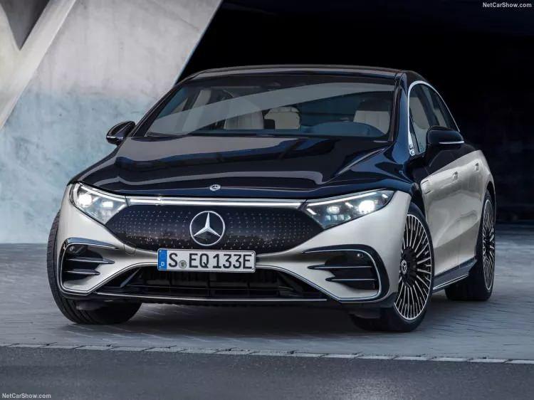 <p><strong>Mercedes EQS resmen tanıtıldı!</strong></p>

<p>Alman otomotiv devi Mercedes-EQ markasının lüks sınıftaki tamamen elektrikli ilk otomobili EQS, dijital dünya lansmanı ile tanıtıldı.<br />
 </p>
