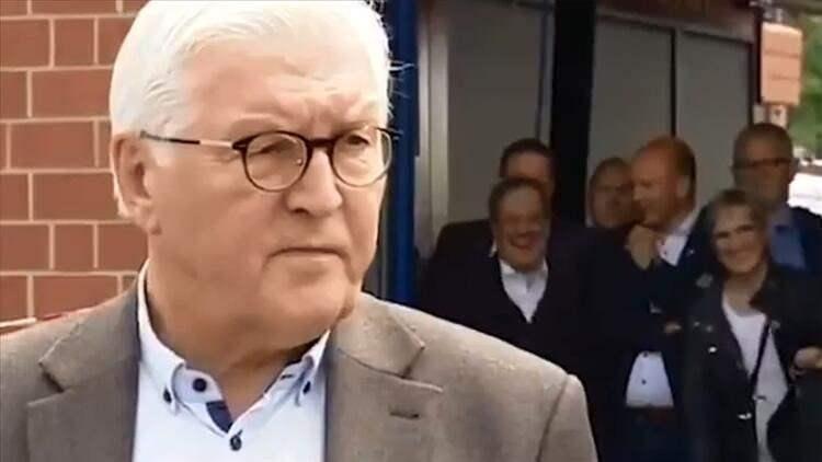 <p>Laschet ayrıca, bir sohbet durumu sırasında ortaya çıkan izlenimden pişman olduğunu belirterek, "Uygunsuzdu ve üzgünüm." ifadelerini kullandı. Başbakan adayı Laschet genel seçimlere 10 hafta kala anketlerde rakiplerinin önünde yer alıyor ve Başbakan Angela Merkel’in koltuğu için en şanslı aday olarak gösteriliyor.</p>
<p> </p>