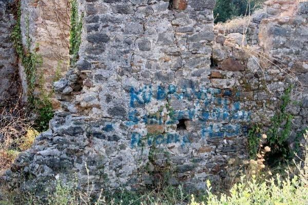 <p>HARİTALANDIRMA ÇALIŞMALARI DEVAM EDİYOR</p>
<p> </p>
<p> Öte yandan Kültür ve Turizm Bakanlığı’na tahsisli alan olduğu öğrenilen Naula Antik Kenti’nde haritalandırma çalışmalarının devam ettiği, restorasyon çalışmalarına henüz başlanmadığı, öncelikle tamamlanması gereken çalışmalar olduğu kaydedildi. Ayrıca Alanya Belediyesi Kültür Müdürlüğü'nün, Naula Antik Kenti’nin çevre düzenlemesi yapılarak kültür turizmine kazandırılabilmesi için tahsis talebinde bulunduğu, Kültür ve Turizm Bakanlığı ile ortak çalışma yapılacağı öğrenildi.</p>