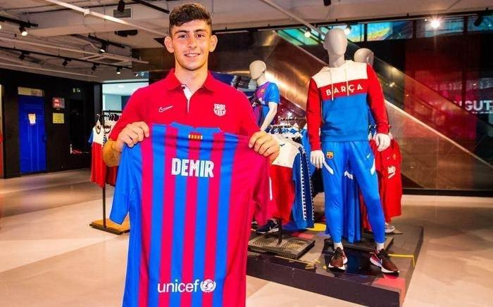 <p>Yusuf Demir</p>

<p>Rapid Wien -> Barcelona</p>

<p>Bonservis bedeli: Kiralık / 500 bin Euro</p>
