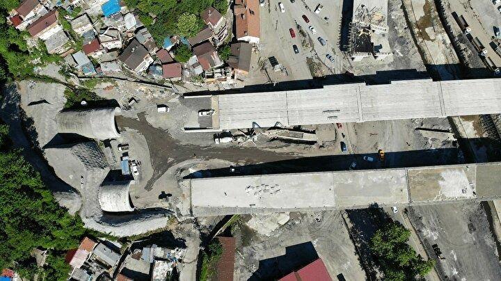 <p>Kent merkezinden Kilimli ilçesine ulaşımın sağlanacağı tüneller ile ulaşım 30 dakikadan 5 dakikaya inecek. Sıralı 4 tünel ve 8 tüpün bulunduğu Mithatpaşa Tünelleri'nin yıl sonunda hizmete açılması bekleniyor.</p>
