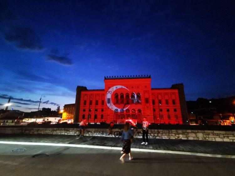 <p>Darbe girişiminin gerçekleştirildiği gece Türkiye'de bulunanların yaşadıklarını anlattıkları ve 15 Temmuz'u anlatan "Türkiye Geçilmez" videosunun gösterildiği konferansta, 15 Temmuz konulu kompozisyon yarışmasının sonuçları da açıklandı.</p>

<p> </p>

