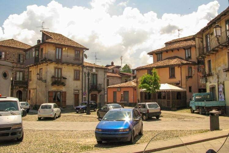 <p>Calabria kasabalarının yüzde 75’inden fazlasında şu anda nüfus 5 binden az. Meclis üyesi Gallo, “Amaç yerel ekonomiyi canlandırmak ve küçük ölçekli topluluklara yeni bir soluk getirmek. İş talebinin arzı karşılamasını istiyoruz” açıklamasında bulundu.</p>
<p> </p>