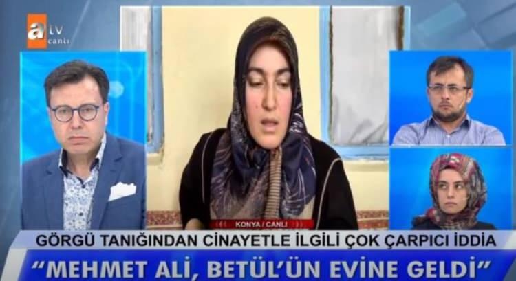 <p><span style="color:#000080"><strong>Cinayet mahalline, aileden önce komşular geldi. Ambulans geldiğinde, Necla Büyükşen yaşıyordu" ifadelerini kullandı. Bu sözler stüdyoda soğuk duş etmisi yarattı.</strong></span></p>

<p> </p>
