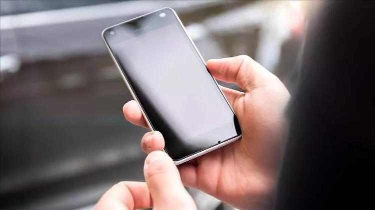<p>Cep telefonlarının ortalama yüzde 30’u 2 yıl içinde mutlak garanti hizmetine başvuruyor. Tüketici, satın aldığı telefonun garanti belgesinin olup olmadığını Gümrük ve Ticaret Bakanlığı Bilgi Merkezi’nin internet sitesi üzerinden (http://egaranti.gtb.gov.tr/) şirket adını seçerek sorgulayabilir. Bu adresten ürününüzle ilgili garantinin onay veriliş tarihi, hizmet süresi, garanti geçerlilik durumu ve belge ayrıntılarına erişmek mümkün.</p>
<ul>
</ul>