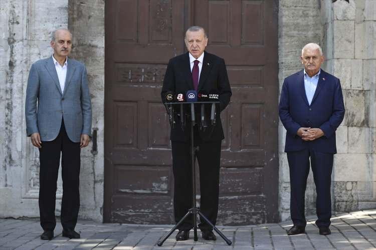 <p>Erdoğan'a, AK Parti Genel Başkanvekili Numan Kurtulmuş ve AK Parti İzmir Milletvekili Binali Yıldırım eşlik etti. </p>
