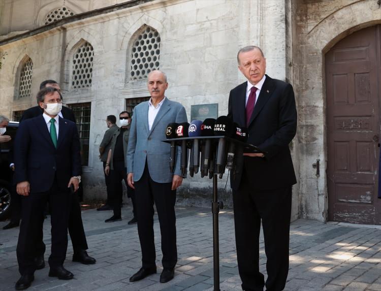 <p>Erdoğan, gündemdeki konulara ilişkin değerlendirmelerde bulundu. KKTC ziyaretinde önemli bir müjdeyi açıklayacağını duyurdu. </p>