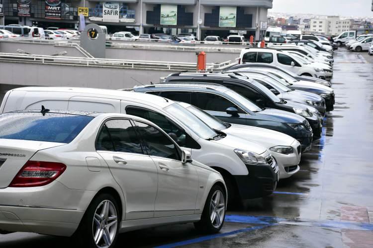 <p>Böylece benzinli otomobil satışları haziran sonu itibarıyla geçen yılın aynı dönemine göre yüzde 97,3 ve otogazlı otomobil satışları yüzde 61,2 artarken, dizel otomobil satışları yüzde 21 geriledi.</p>
<p>Hibrit otomobil satışları yüzde 339,8 ve elektrikli otomobil satışları da yüzde 415 artış gösterdi.<br />
</p>