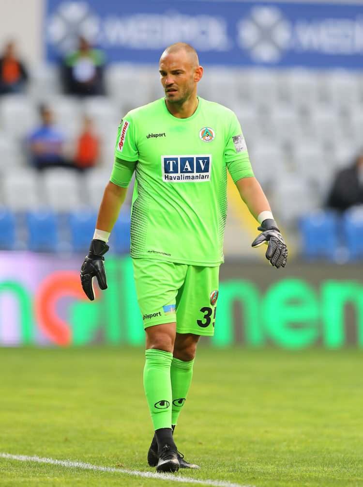 <p>Ufuk Ceylan<br />
<br />
Mevki: Kaleci<br />
<br />
Son Kulüp: Alanyaspor</p>