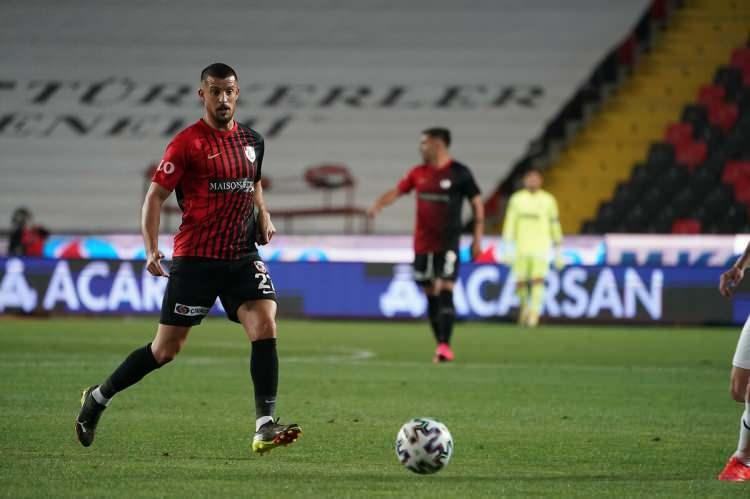 <p>Kevin Mirallas<br />
<br />
Mevki: Forvet<br />
<br />
Son Kulüp: Gaziantep</p>
