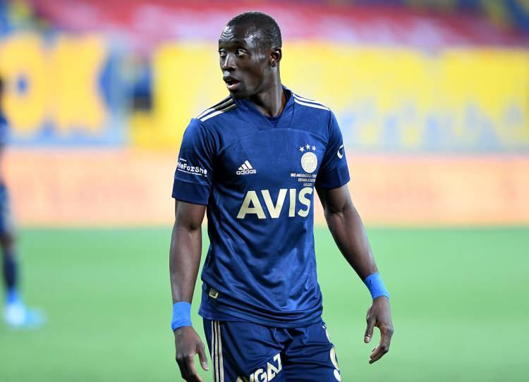 <p>Papiss Demba Cisse <br />
<br />
Mevki: Forvet<br />
<br />
Son Kulüp: Fenerbahçe</p>