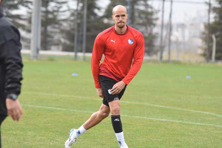 <p>Gabriel Obertan <br />
<br />
Mevki: Orta Saha<br />
<br />
Son Kulüp: Erzurumspor </p>