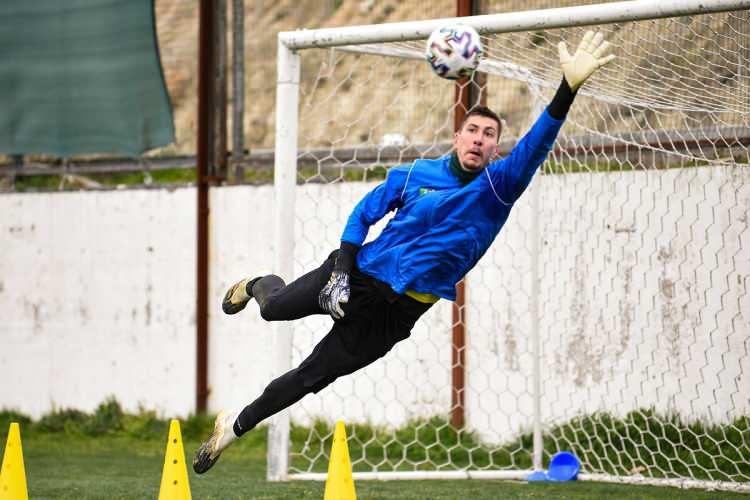 <p>Costel Pantilimon<br />
<br />
Mevki: Kaleci<br />
<br />
Son Kulüp: Denizlispor </p>
