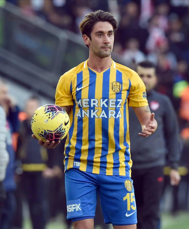 <p>Orkan Çınar<br />
<br />
Mevki: Forvet<br />
<br />
Son Kulüp: Ankaragücü</p>
