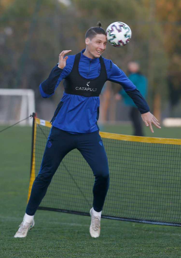 <p>Gaston Campi .</p>

<p>Mevki: Defans<br />
<br />
Son Kulüp: Trabzonspor </p>
