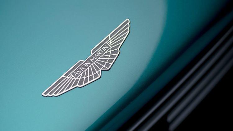 <p>Yeni Aston Martin Valhalla süper otomobili, markanın 108 yıllık tarihindeki ilk seri üretim ortadan motorlu yol otomobilinin tüm özellikleriyle birlikte tanıtıldı.</p>

<p> </p>
