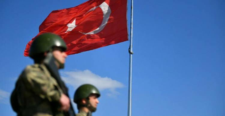 <p>2020’de de 127 bin 434 kişinin sınırdan geçişi engellendi, 185 kişi yasadışı geçiş sırasında ele geçirildi. Bu yılın ilk 6 ayında da 51 bin 122 kişinin İran hududundan geçişine engel olundu, ilk 6 ayda 523 kişi yasadışı geçiş sırasında yakalandı.</p>

<ul>
</ul>
