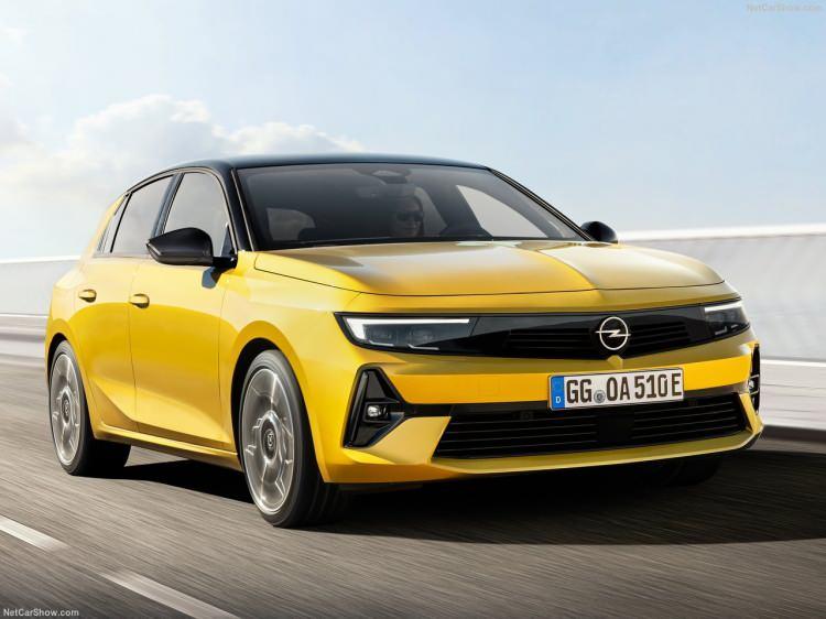 <p>Opel hakkında<br />
Avrupa'nın en büyük otomobil üreticilerinden biri olan Opel, kapsamlı elektrikliye geçiş hamlesiyle CO2 emisyonlarının azaltılmasında öncü bir rol üstleniyor. Şirket 1862 yılında Almanya’nın Rüsselsheim kentinde Adam Opel tarafından kuruldu ve 1899 yılında otomobil üretimine başladı. Opel, Ocak 2021'de Groupe PSA ve FCA Group arasındaki birleşmeyle yeni sürdürülebilir ulaşım döneminin küresel lideri olarak kurulan Stellantis NV’nin bir parçası. Şirket, İngiliz kardeş marka Vauxhall ile birlikte dünya genelinde 60’ın üzerinde ülkede temsil ediliyor. Opel, sürdürülebilir bir başarı tesis etmek üzere müşterilerin gelecekteki ulaşım taleplerinin karşılanmasını sağlamak için elektrikliye geçiş stratejisini uyguluyor. 2024 yılına kadar, her bir Opel modelinin bir elektrikli versiyonu satışa sunulacak. Bu strateji, Opel'in sürdürülebilir kârlı, küresel ve elektrikli bir gelecek oluşturmak için uyguladığı PACE planının bir parçası.</p>
<p> </p>