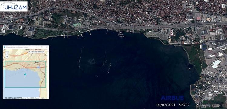 <p>Uydu görüntülerinde, en çok görüldüğü İzmit Körfezi ile çevresi, İstanbul'da Anadolu Yakası'nın kıyıları ve Adalar civarı ile Marmara Denizi'nin Kapıdağ Yarımadası'ndan İzmit Körfezi'ne kadar olan doğu kesiminde müsilajın yok denecek kadar azaldığı ve denizin eski haline döndüğü tespit edildi.</p>
