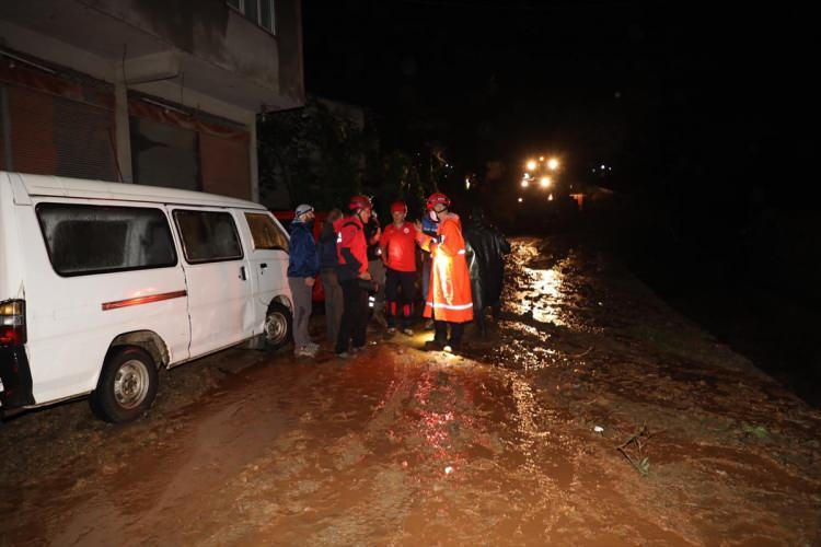 <p>Ardeşen ilçesinin Işıklı köyünde de tarım arazilerinde hasar oluştu.</p>
<p> </p>