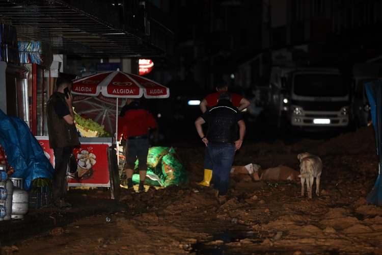 <p>Bu arada AFAD tarafından Rize'de kriz merkezi oluşturulduğu ve çalışmaların buradan koordine edildiği kaydedildi.</p>
<p> </p>