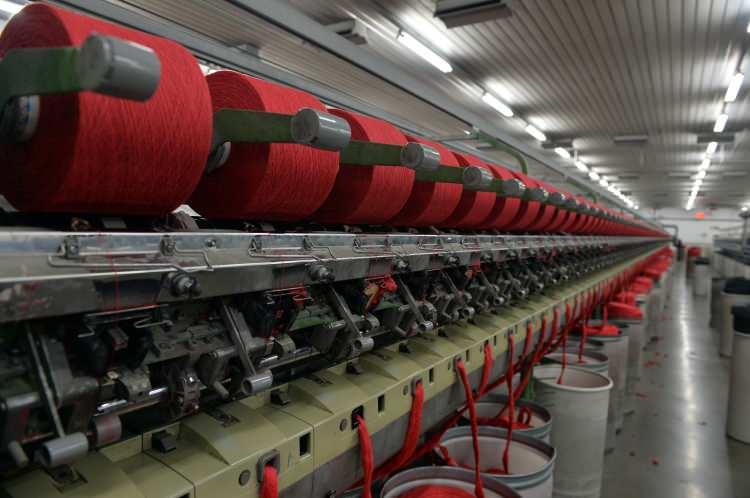 <p>- TARIM ALANI VE SUDAN TASARRUF</p>

<p>Uşak Ticaret ve Sanayi Odası Başkanı Selim Kandemir de kentte günde ortalama 1700 ton tekstil atığının işlendiğini, atıklardan yıllık 484 bin 500 ton elyaf elde edildiğini ve ülke ekonomisine 750 milyon dolar ile 1 milyar dolar arasında katkı sağlandığını bildirdi.</p>
