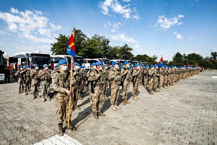 <p>Türk Silahlı Kuvvetlerinin (TSK) sınır ötesi operasyonlarına katılmak üzere Diyarbakır'dan 256 asker, dualarla Barış Pınarı Harekatı ile terörden temizlenen Suriye'nin Rasulayn ilçesine uğurlandı.</p>
<p> </p>