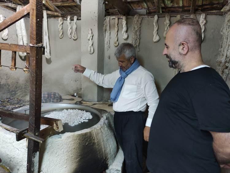 <p>Bu işi yapan kalmadı. Bu mesleği Bursa'da yapan bir ben kaldım. Bu mesleği gelecek kuşaklara aktarmak için elimden geleni yapıyorum.</p>
