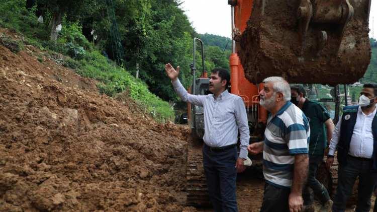 <p>Arıcı`nın annesi Sabriye ve eşi Hatice Arıcı ile görüşen Bakan Kurum, geçmiş olsun dileklerini iletti.</p>
