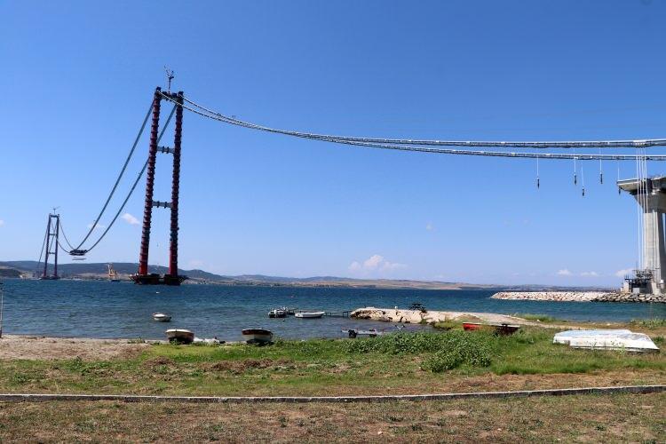 <p>Aradan geçen 4 yılı aşkın sürede büyük oranda tamamlanan 1915 Çanakkale Köprüsü, 8 ay sonra, Çanakkale Deniz Zaferi'nin 107'nci yıl dönümü olan 18 Mart 2022'de hizmete açılacak.</p>
