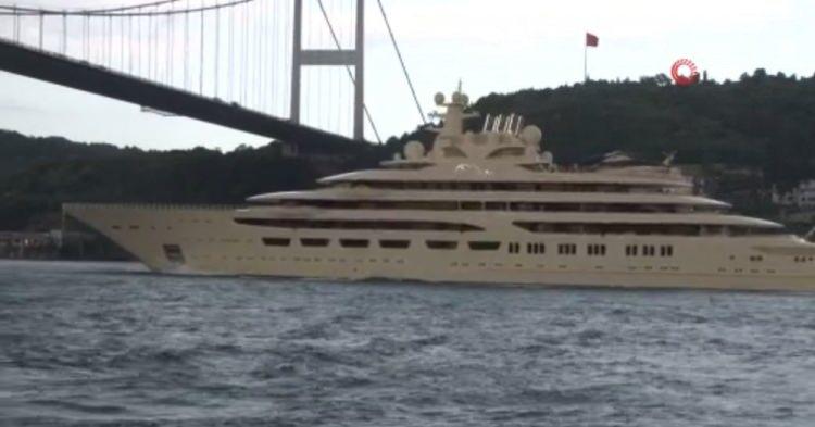 <p><strong>"RUSYA'NIN GÜÇLÜ ADAMI"</strong></p>
<p>İş dünyasında, "Rusya'nın güçlü adamı" olarak bilinen Usmanov,1980'den sonra 6 yıl cezaevinde yattı.</p>